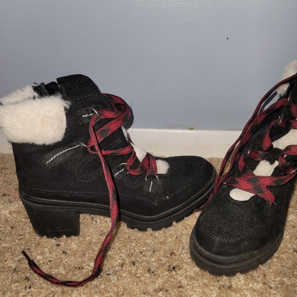Botas - Picture 2 of 3